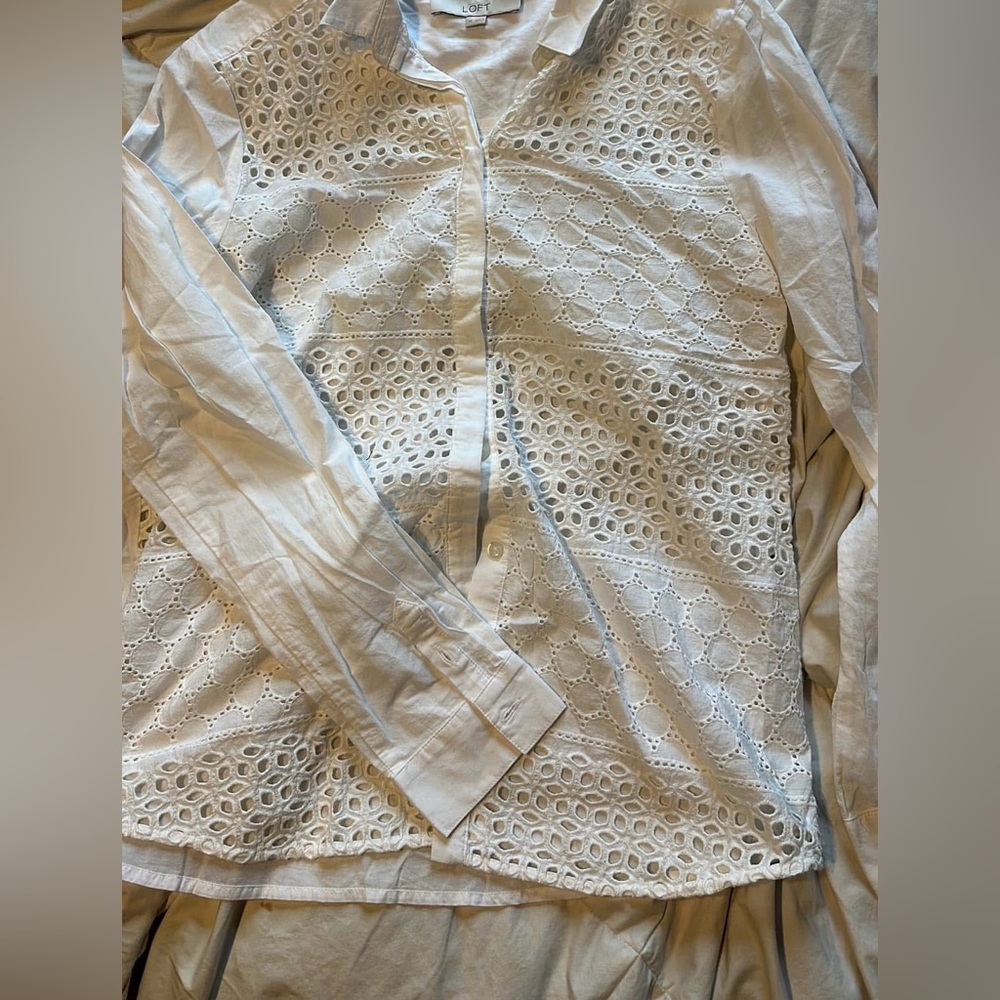 Loft Women’s Button up 

Size Medium